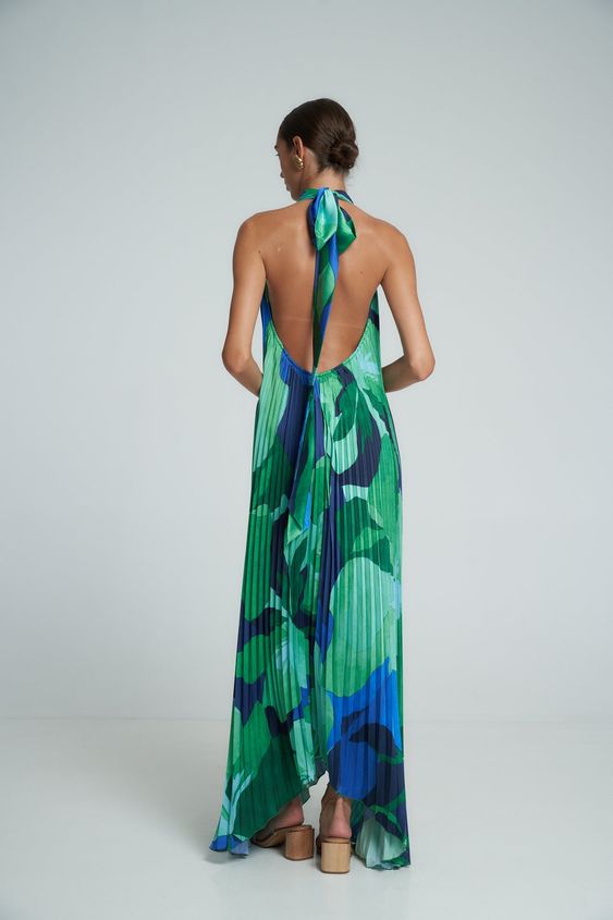 Daisy® | Long pleated dress with halterneck
