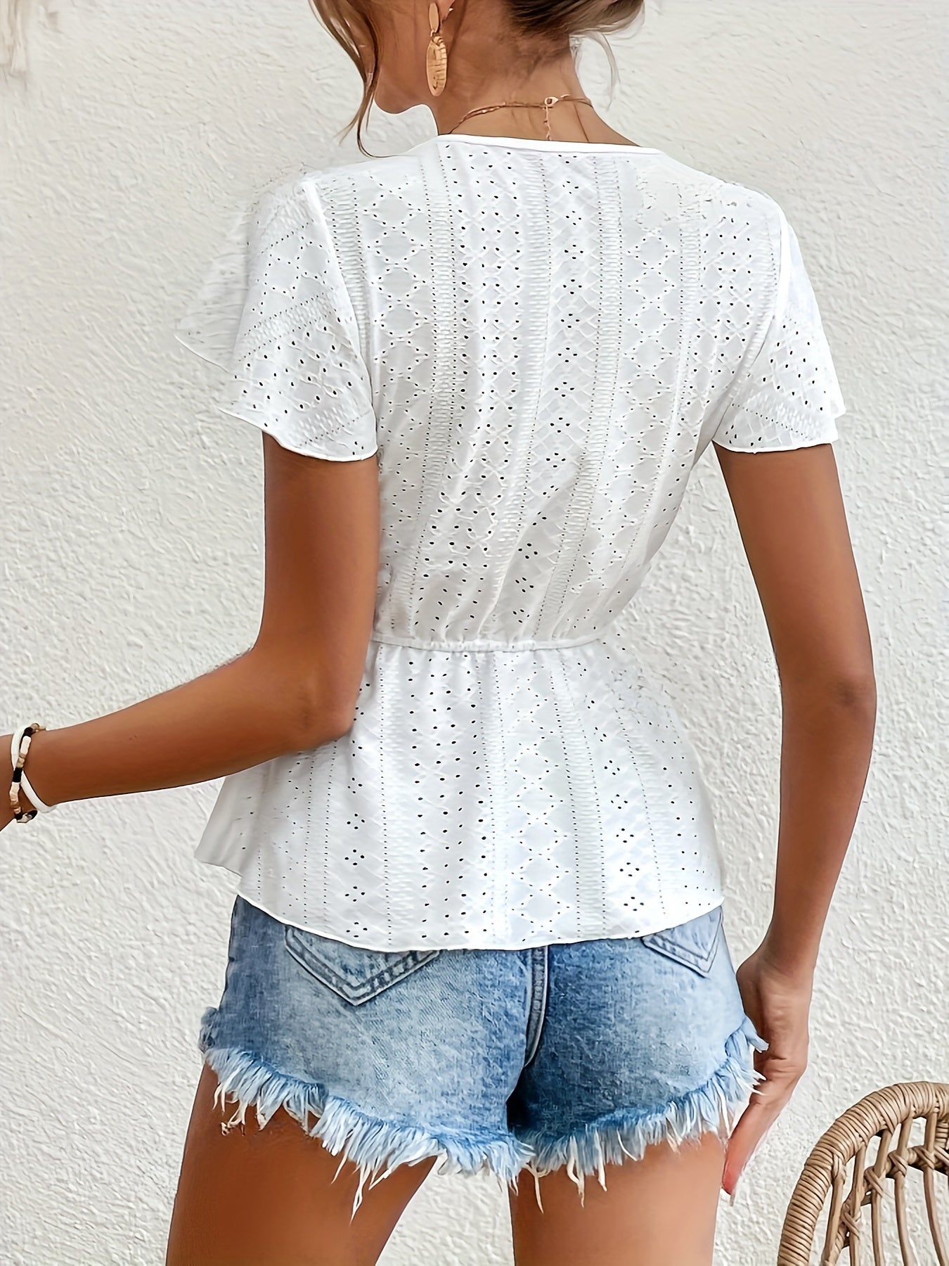 Clarisa® | Elegant V-Neck Lace Blouse