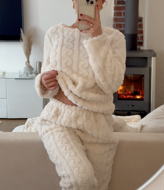 Angelica® | The cozy street in winter
