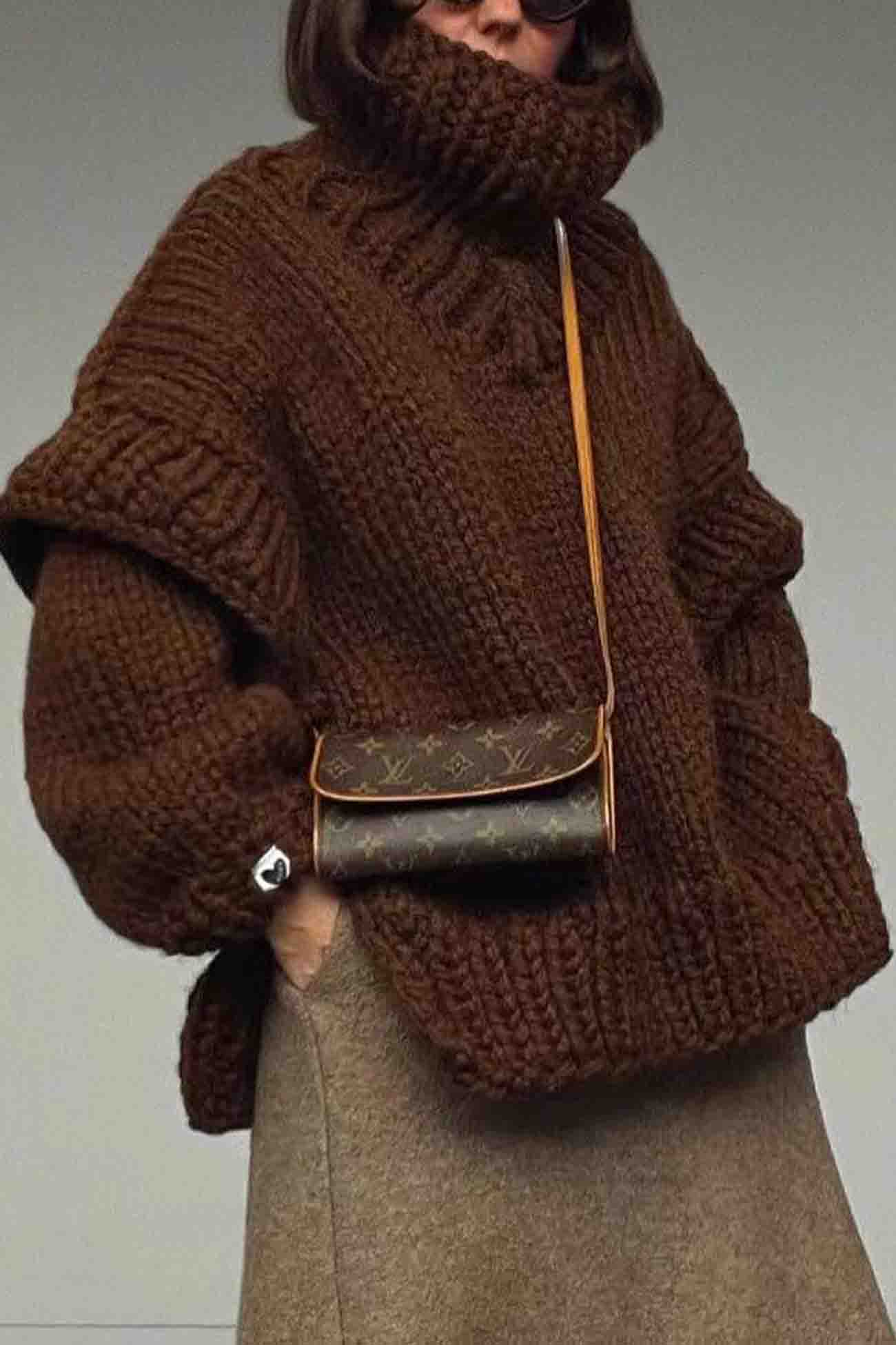 Carina® | Solid color sweater with long sleeves and a cowl neckline