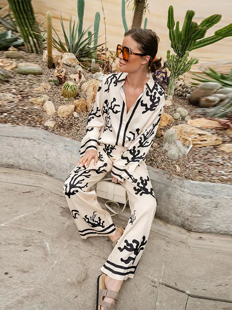 Beatriz® | Lightweight and comfortable satin trousers with a unique print, elastic waistband and wide legs