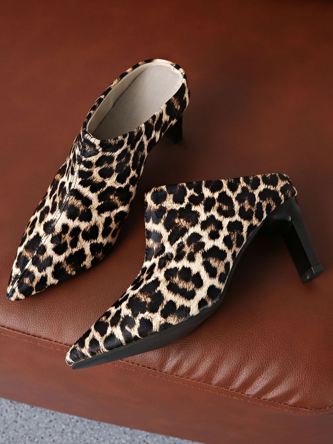 Carina® | PU leather pointed toe leopard print pumps