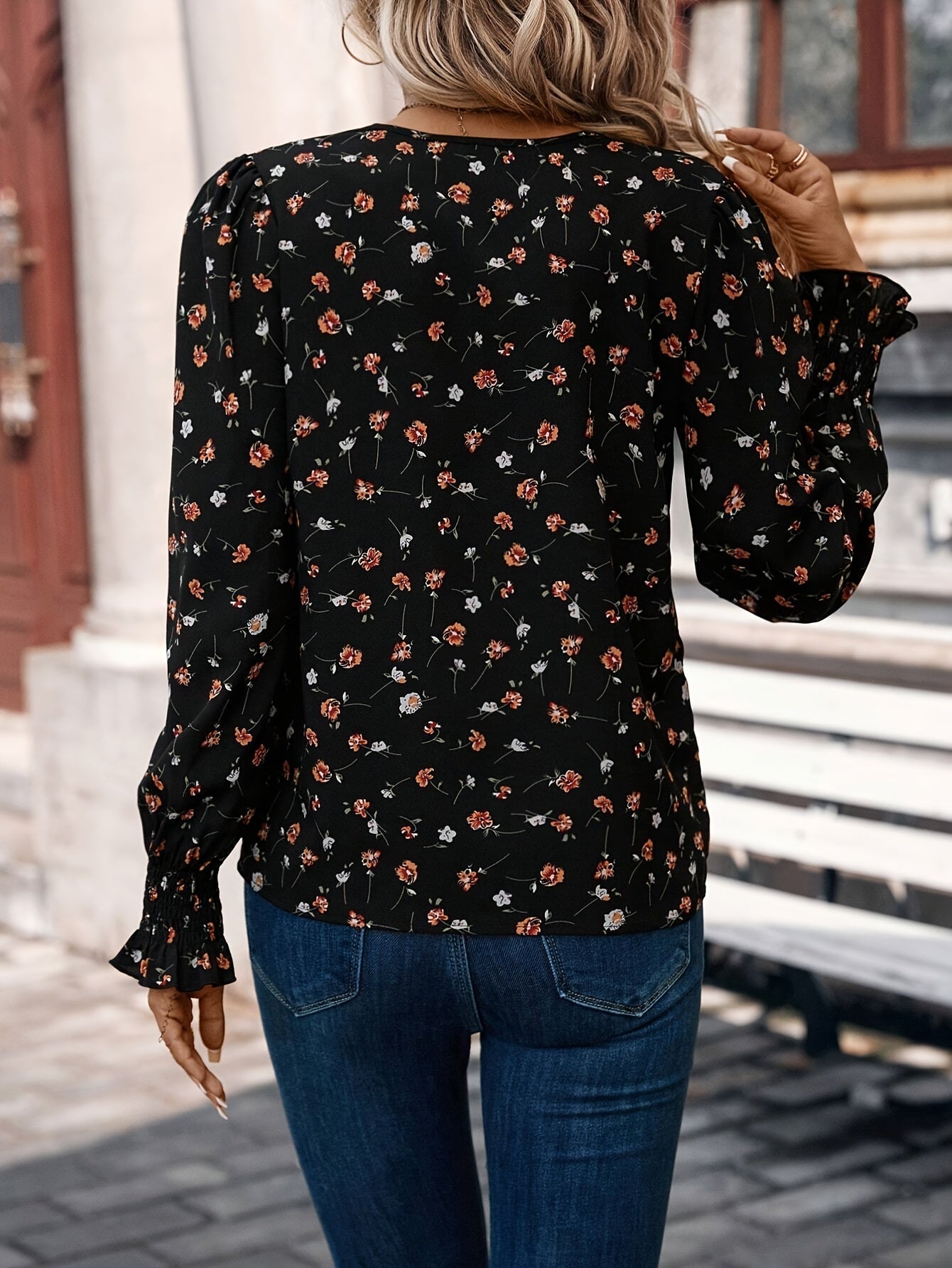 Brenda® | Elegant Floral Pattern V-Neck Blouse With Long Sleeves