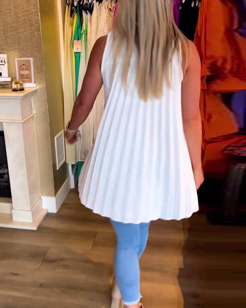 Carla® | Sleeveless blouse with ruffles and lapels