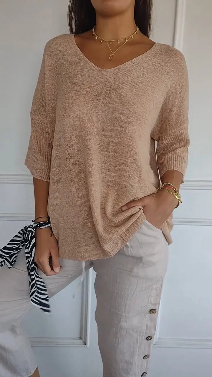 Delia® | Comfortable V-Neck Blouse With A Loose Fit. Casual, Loose-Fitting Top With Half-Length Sleeves.