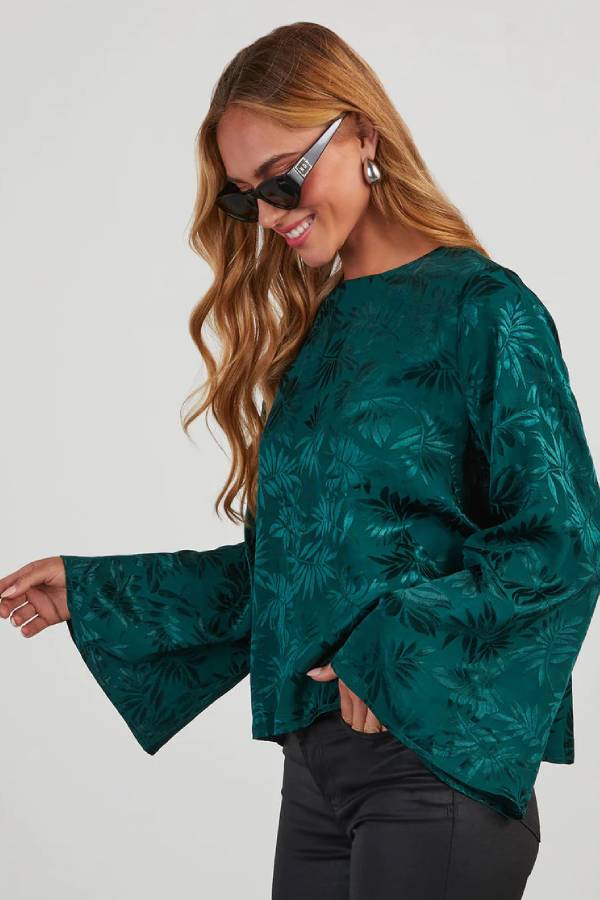 Eliana® | Embossed top with wide sleeves