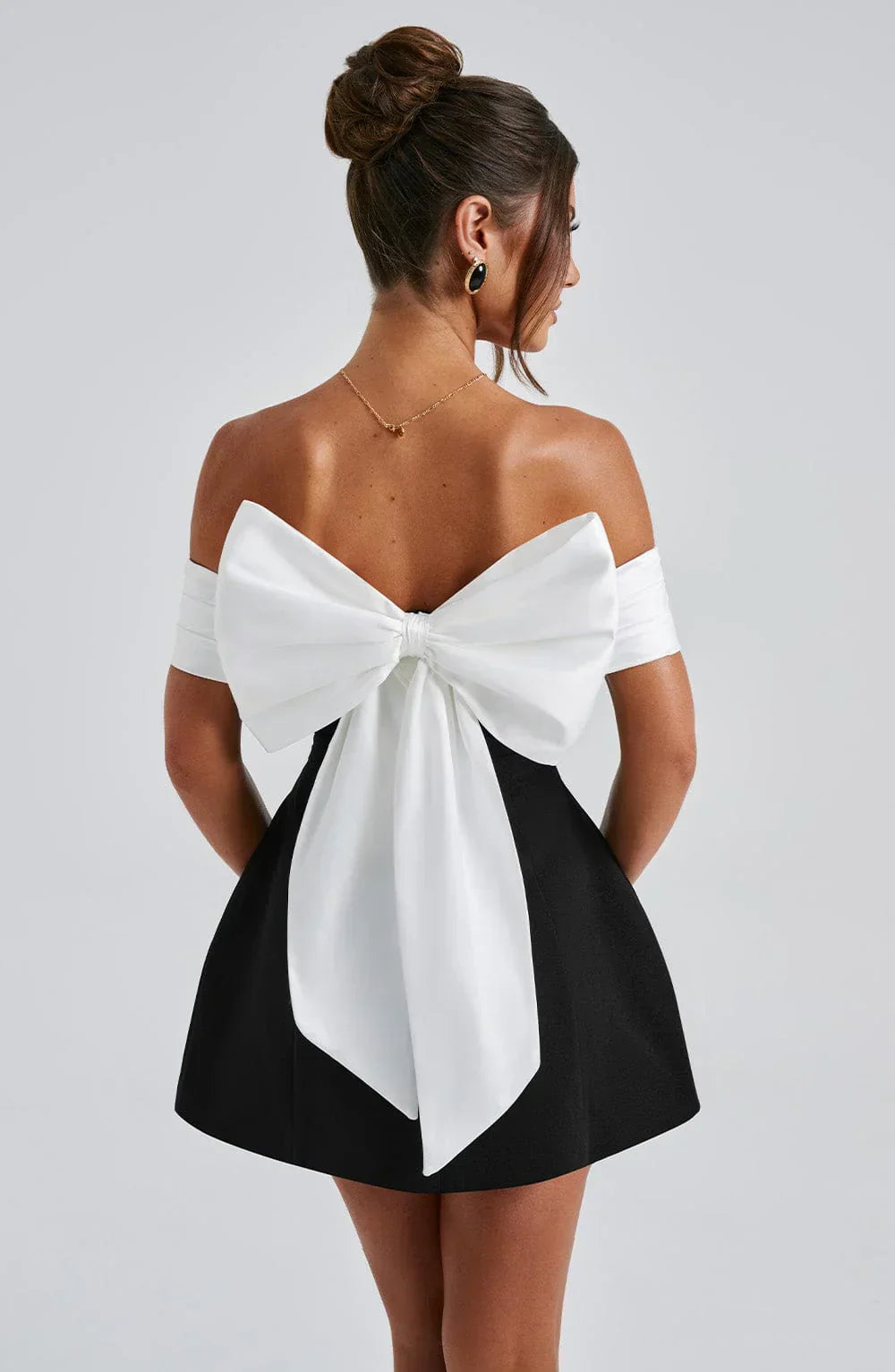 Jessica | Elegant Mini Dress with Modern Bow Detail