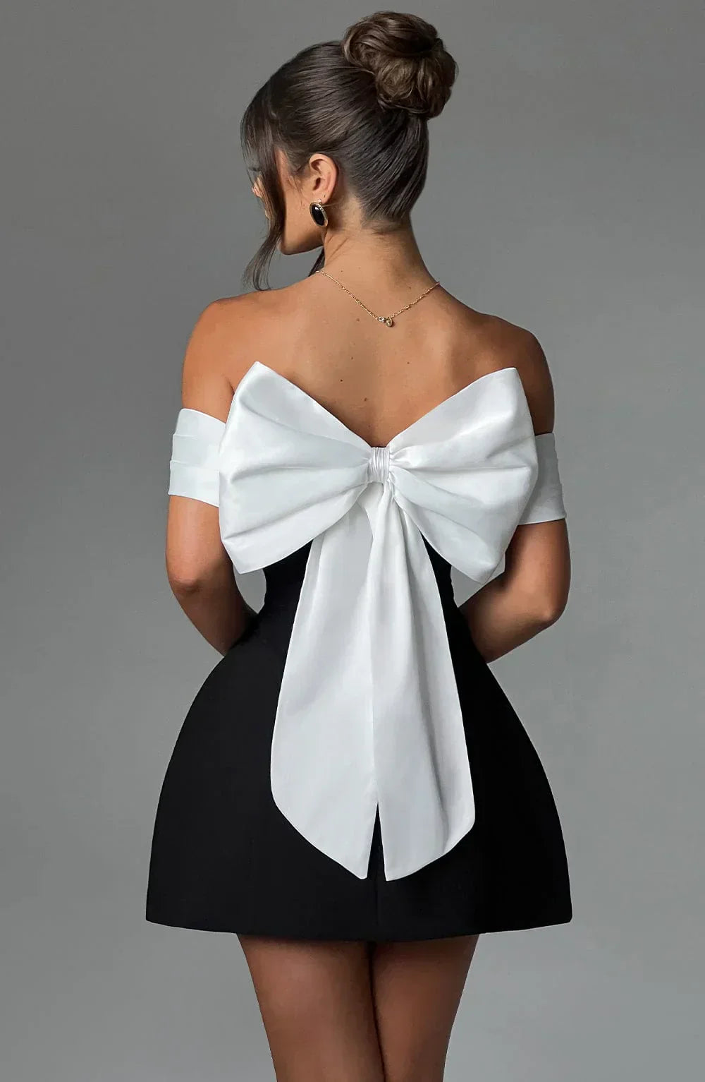 Jessica | Elegant Mini Dress with Modern Bow Detail