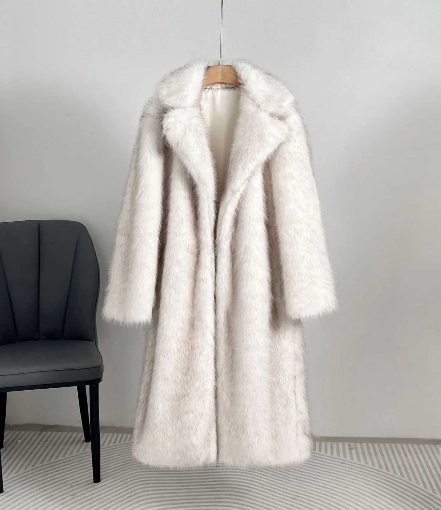 Women’s Fur Coat – Faux Fur – Oversized Fit – Full Length – Large Collar