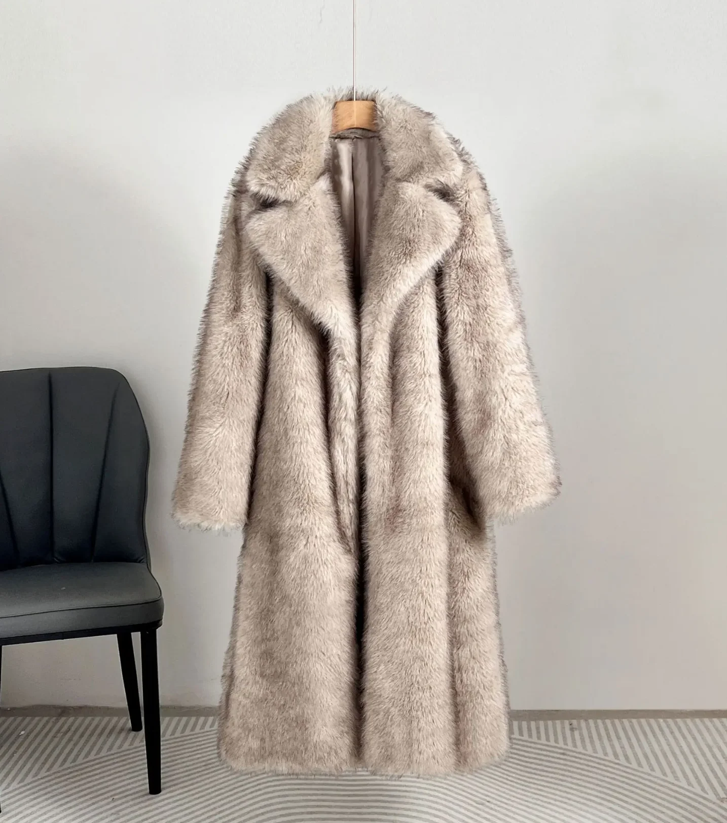 Women’s Fur Coat – Faux Fur – Oversized Fit – Full Length – Large Collar