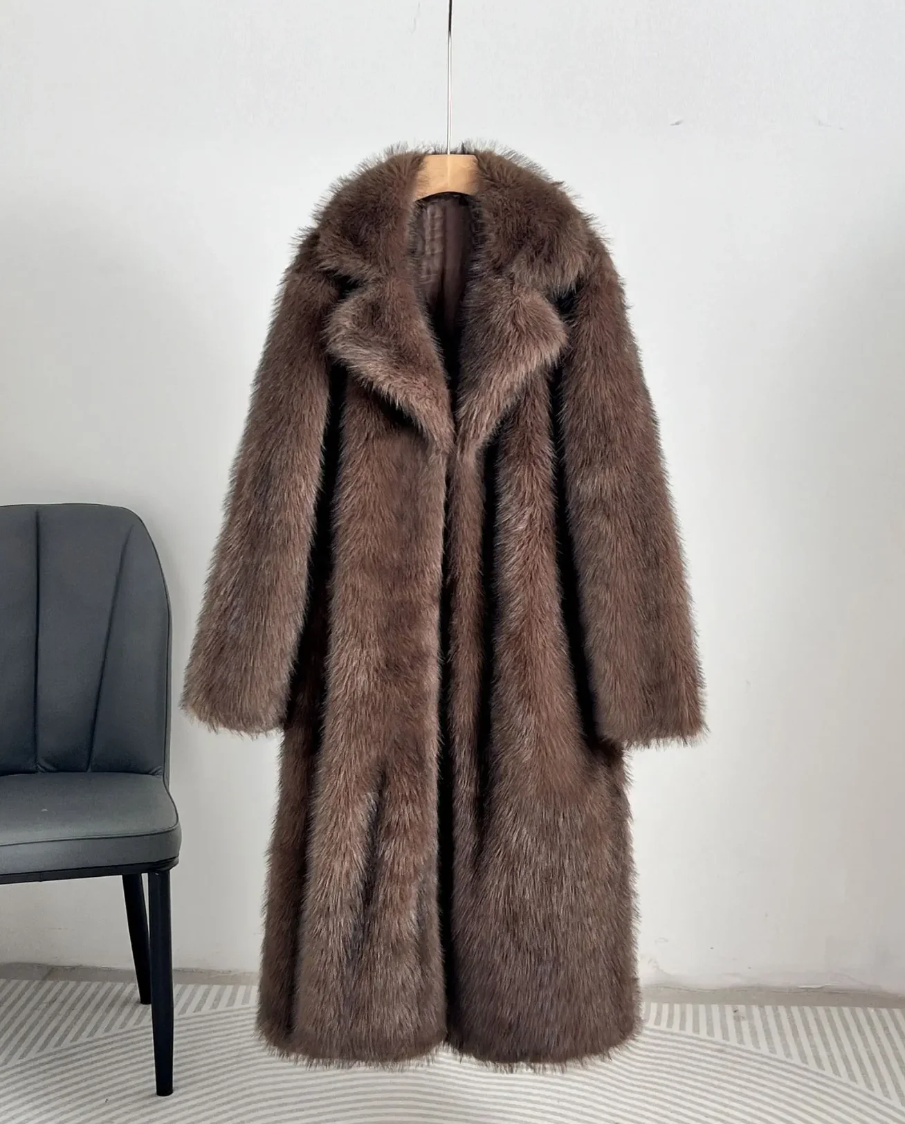 Women’s Fur Coat – Faux Fur – Oversized Fit – Full Length – Large Collar