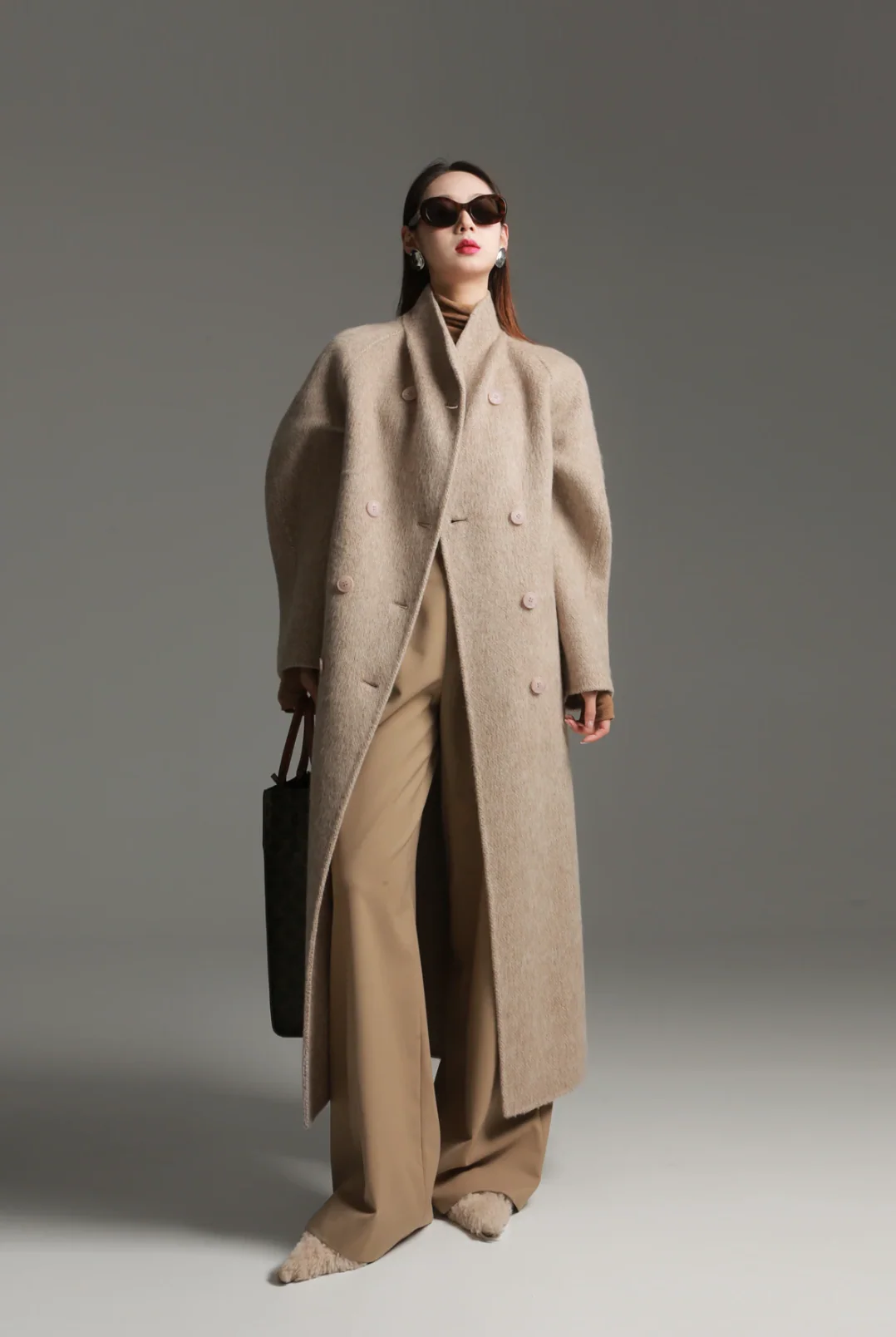 Women’s Overcoat – Wool – Double Breasted – Long Length – Structured Fit – Wide Lapel