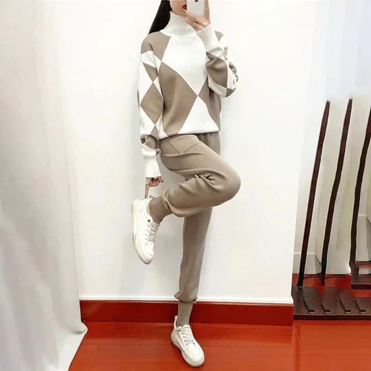 Women’s Knitwear Loungewear Set – Relaxed Fit – Turtleneck – Geometric Pattern