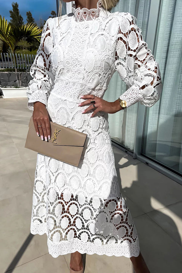 Elizabeth® | Dress with engagement ring and flared sleeves