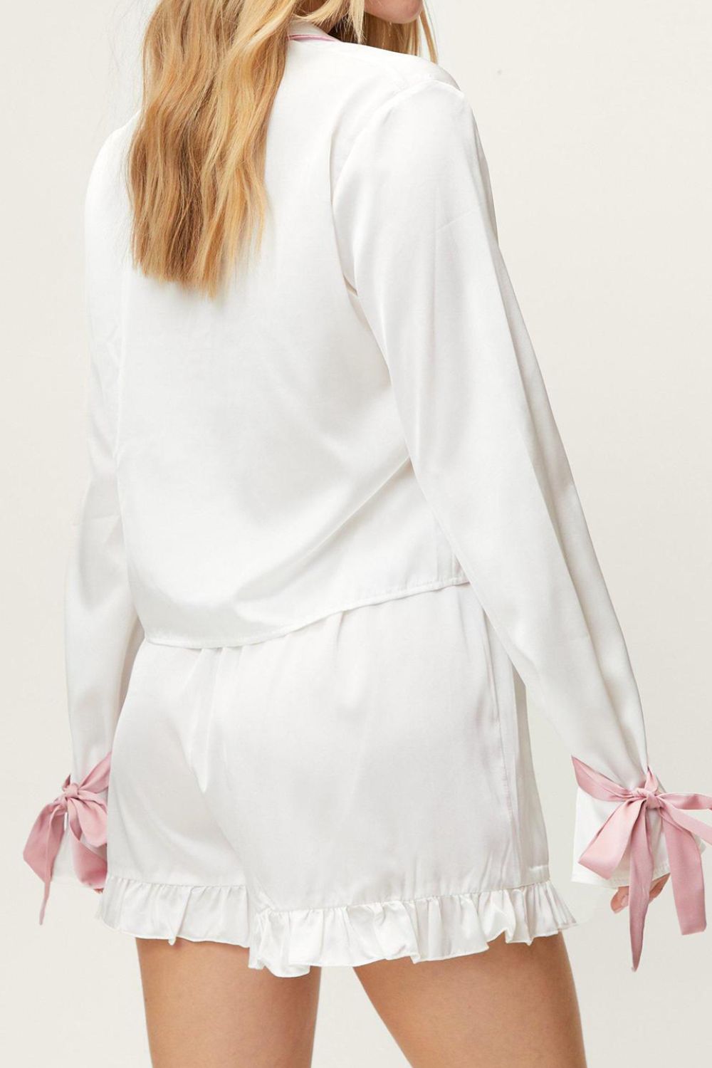 Cora® | Basic lounge set from bae lounge set with tied cuffs, collar collar and ruffle shorts