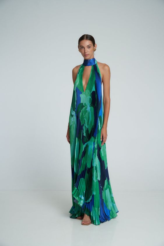Daisy® | Long pleated dress with halterneck