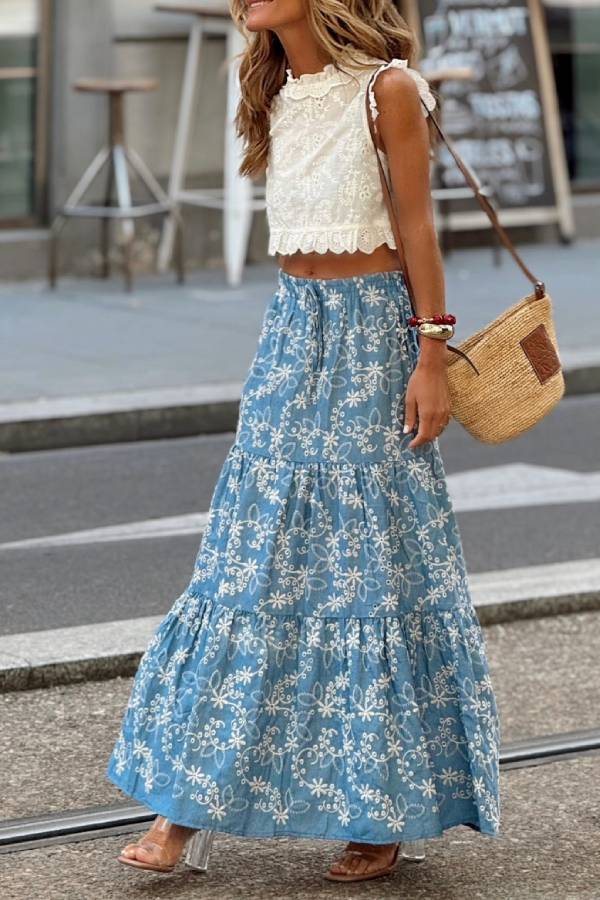 Daniela® | Chic floral crochet tank top with hollow neckline