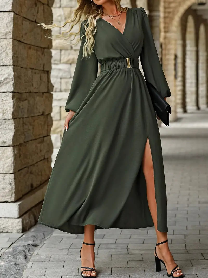 Beatriz® | Elegant dress with a V-neck and long sleeves
