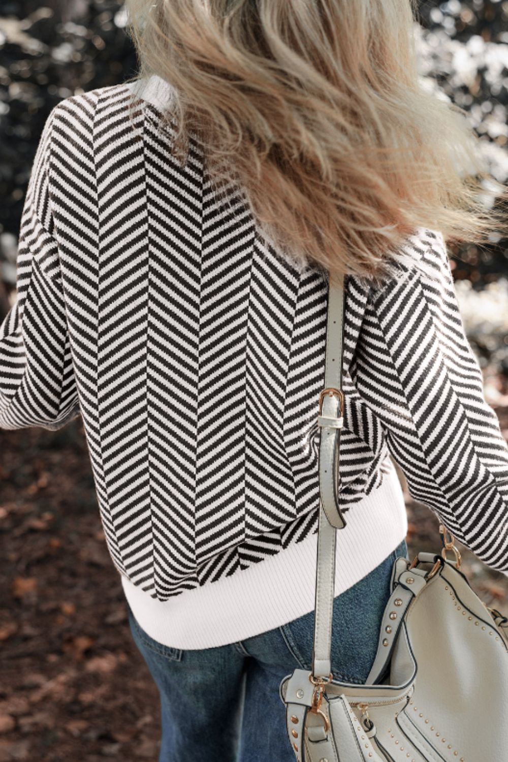 Cándida | Striped long-sleeved sweater with a crew neck