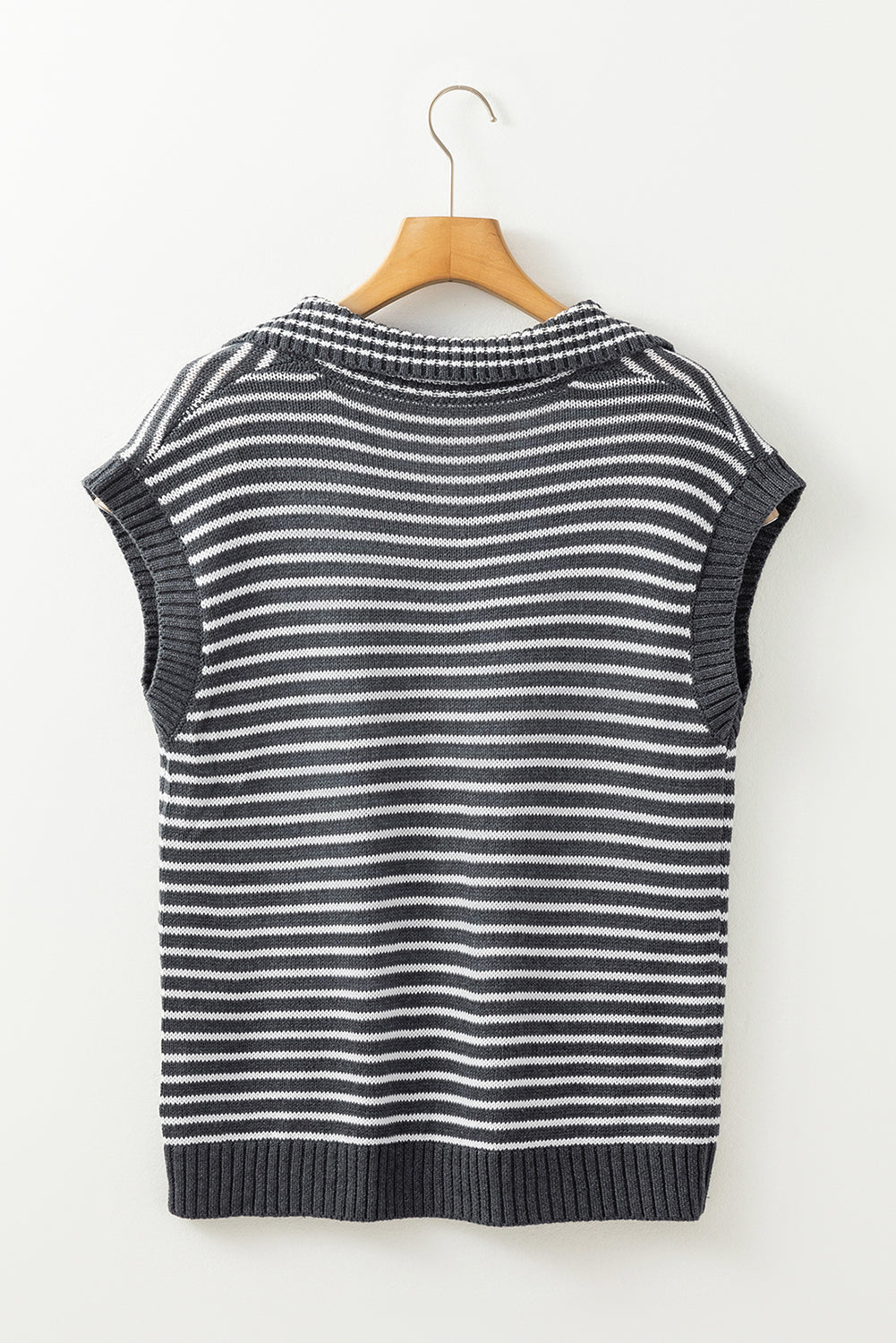 Cara® | Sweater vest with striped collar and pockets