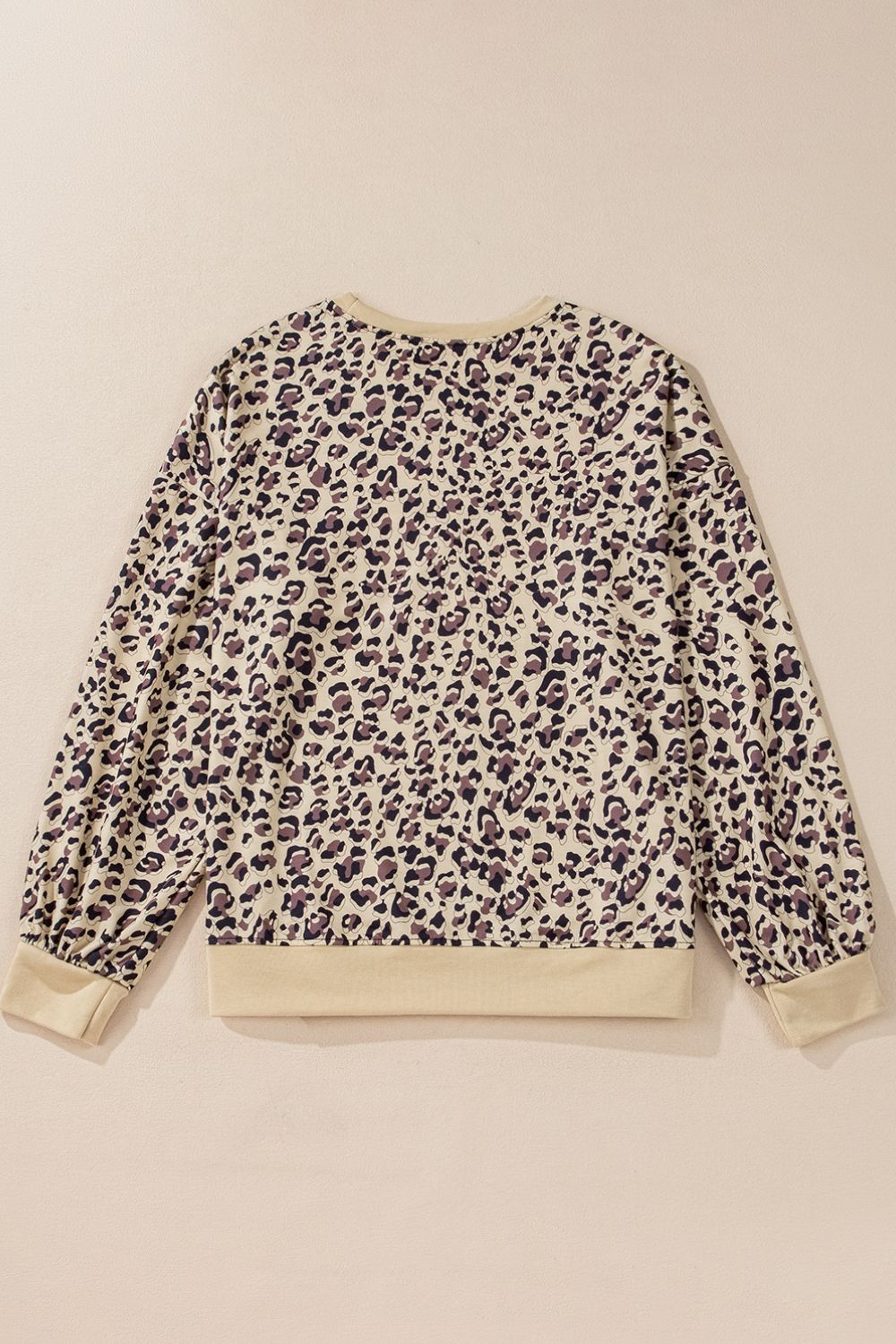 Clara® | Long-sleeved sweatshirt with a slit leopard crew neck