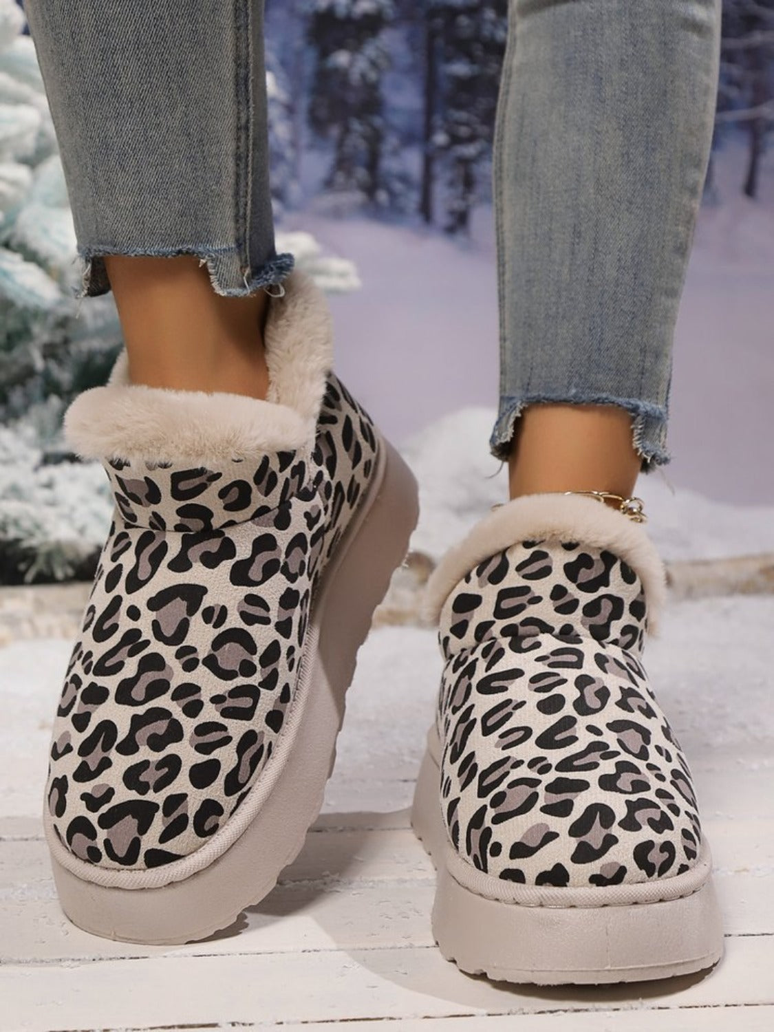 Angeline's® | Thermal leopard platform boots with a round toe