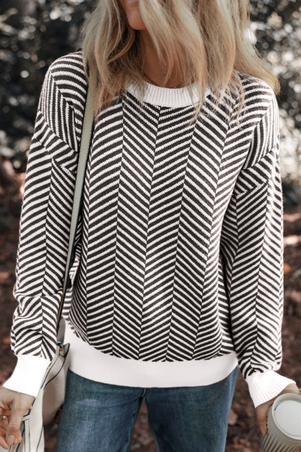 Cándida | Striped long-sleeved sweater with a crew neck