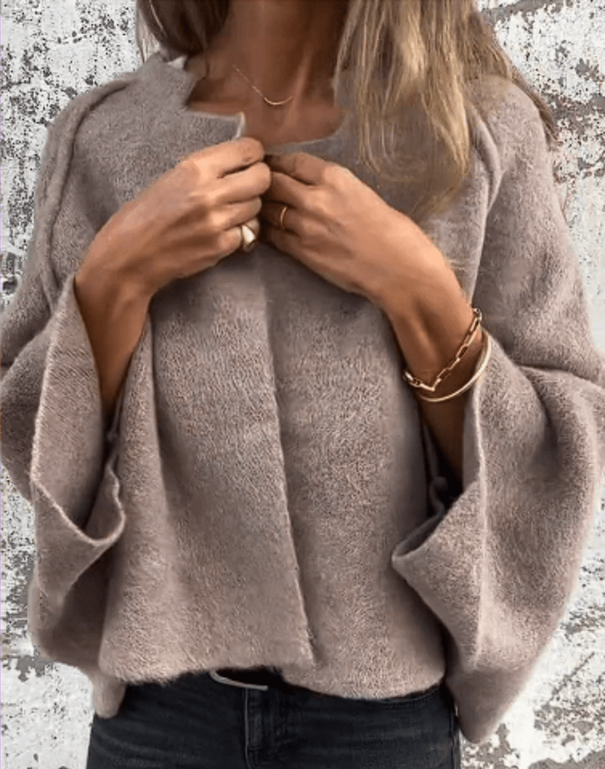 Daniela | Neutral knitted top with elegant drape design