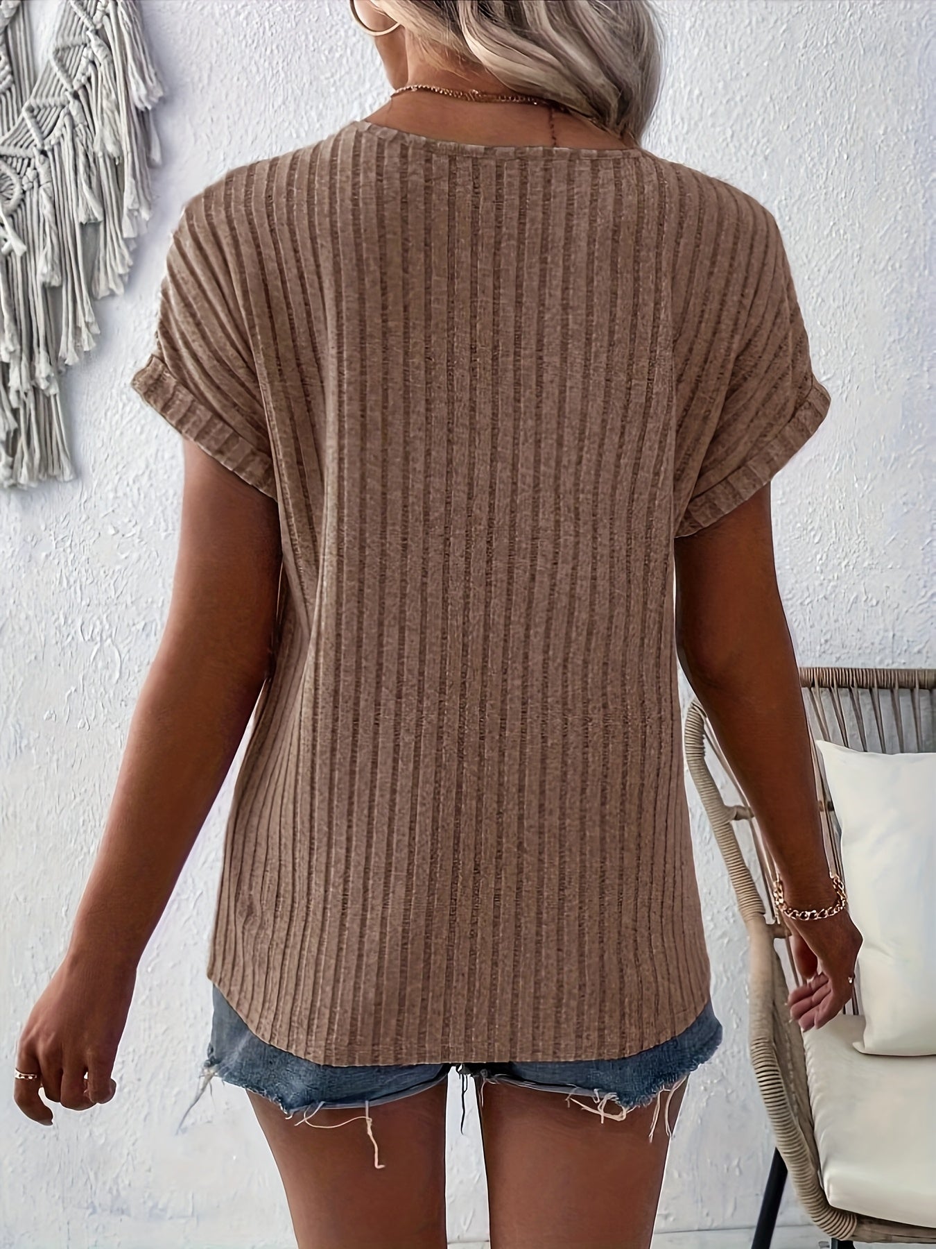 Cesia® | Stylish V-Neck T-Shirt With Ribbed Details, Short Sleeves