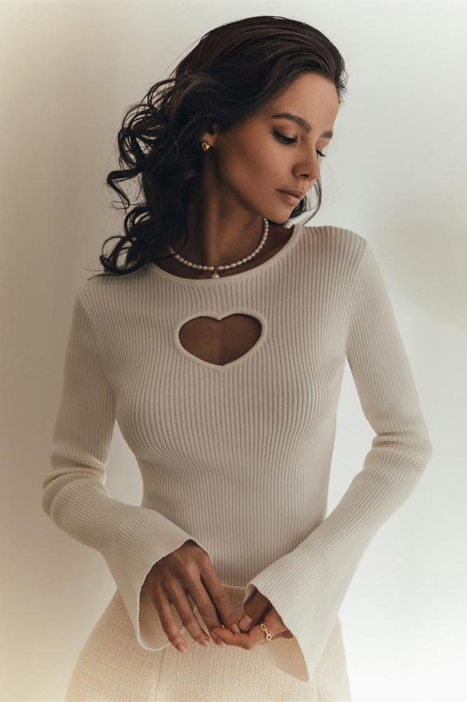 Daniela® | Long-sleeved, figure-hugging top