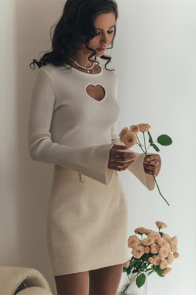 Daniela® | Long-sleeved, figure-hugging top