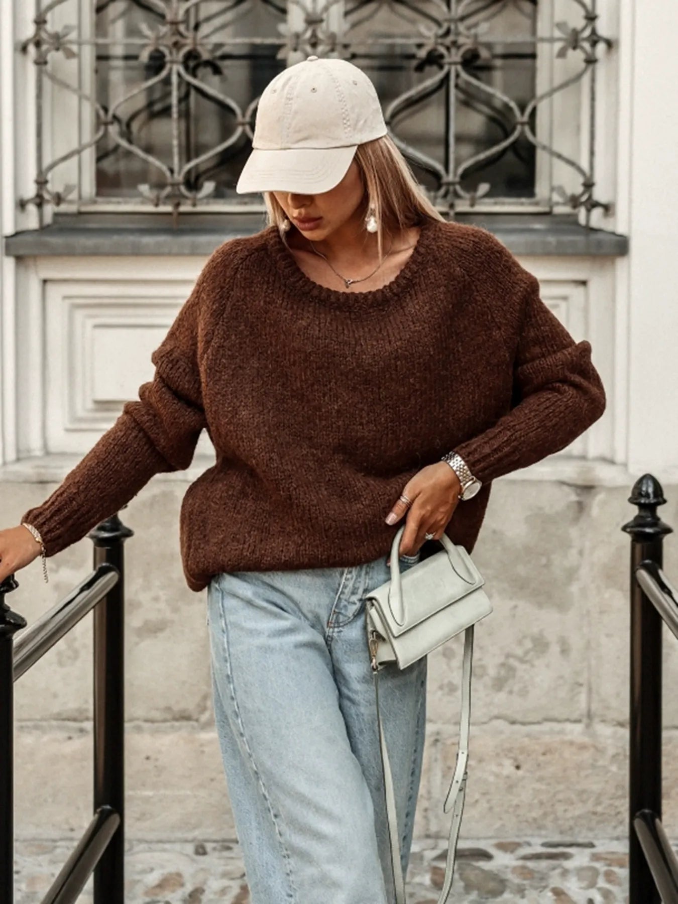 Women’s Pullover Sweater – Wool Knit – Relaxed Fit – Ribbed Cuffs – Round Neckline