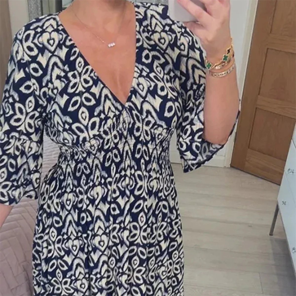 Albina® | Stylish V-Neck Floral Dress