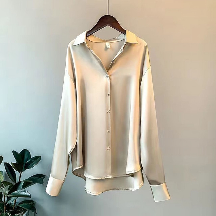 Chiara® | Elegant Long-Sleeved Satin Button-Down Blouse