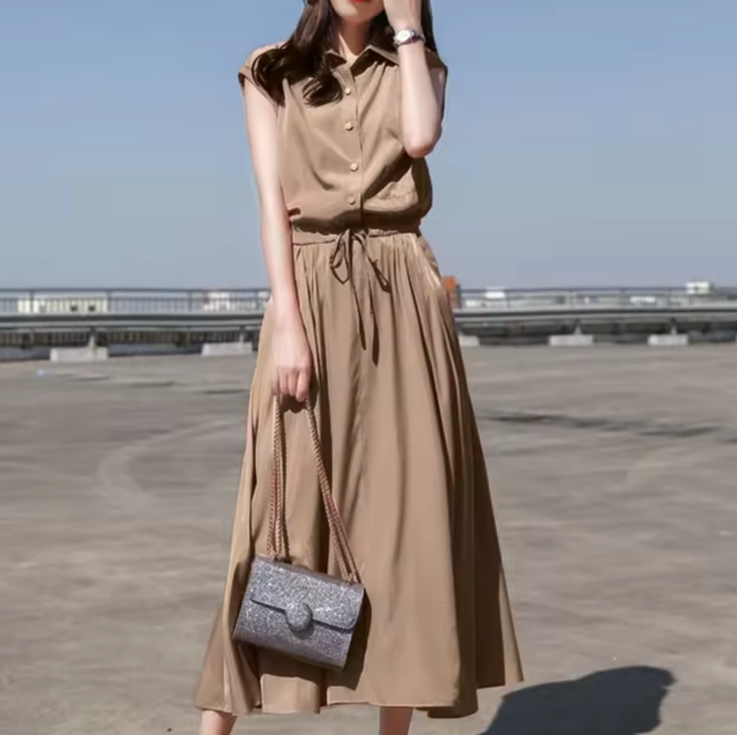 Bella® | Elegant sleeveless dress with drawstring