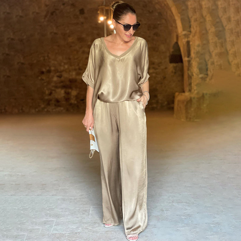 Elizabeth® | Shiny set with an oversized V-neck