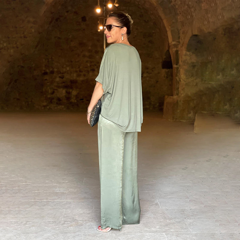 Elizabeth® | Shiny set with an oversized V-neck
