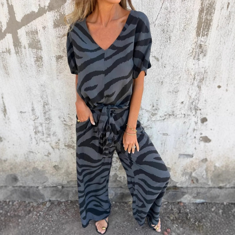 Dafne® | Two-piece set featuring a V-neck top and zebra print pants