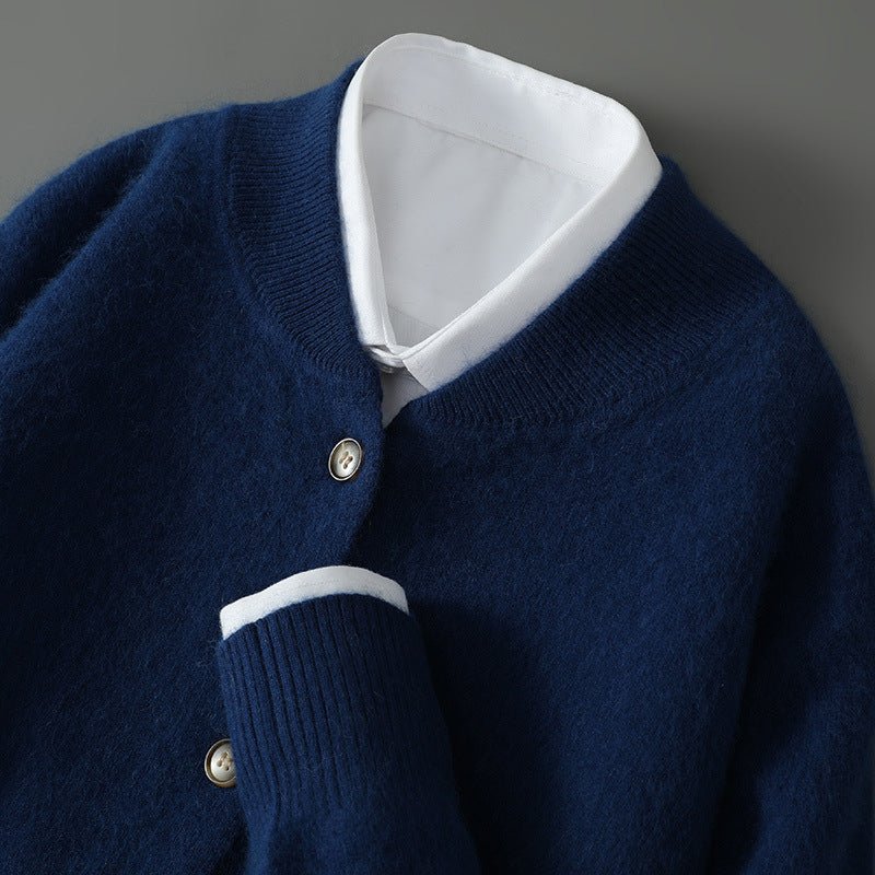 Carla | Soft cashmere sweater with classic beef neckline