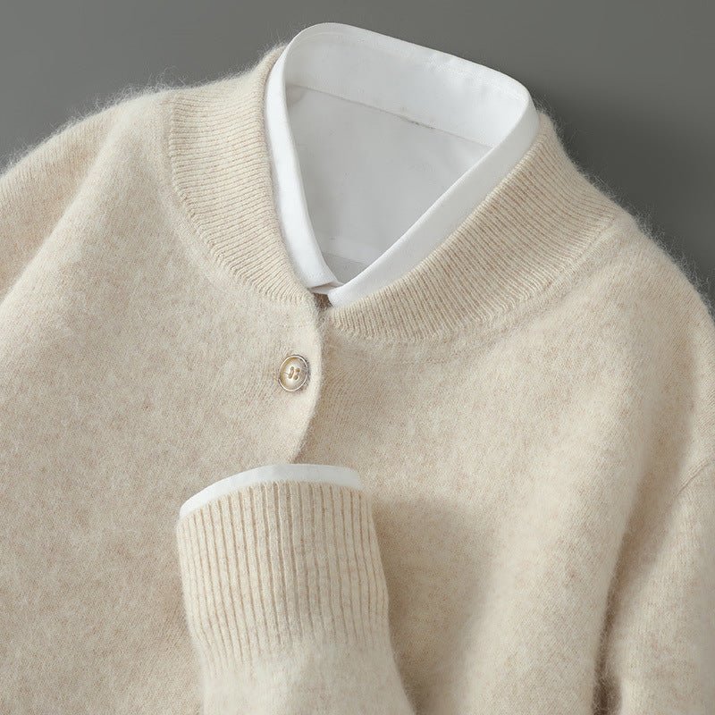 Carla | Soft cashmere sweater with classic beef neckline