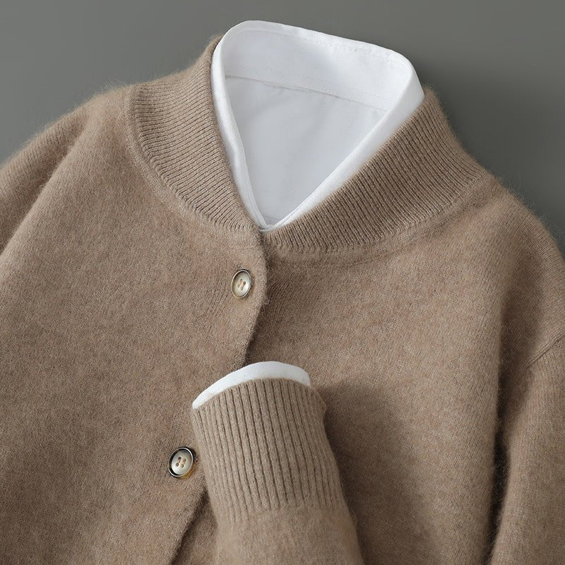 Carla | Soft cashmere sweater with classic beef neckline
