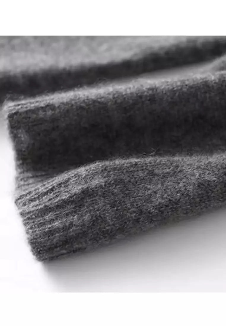 Ana | Elegant fine knit sweater with button closure