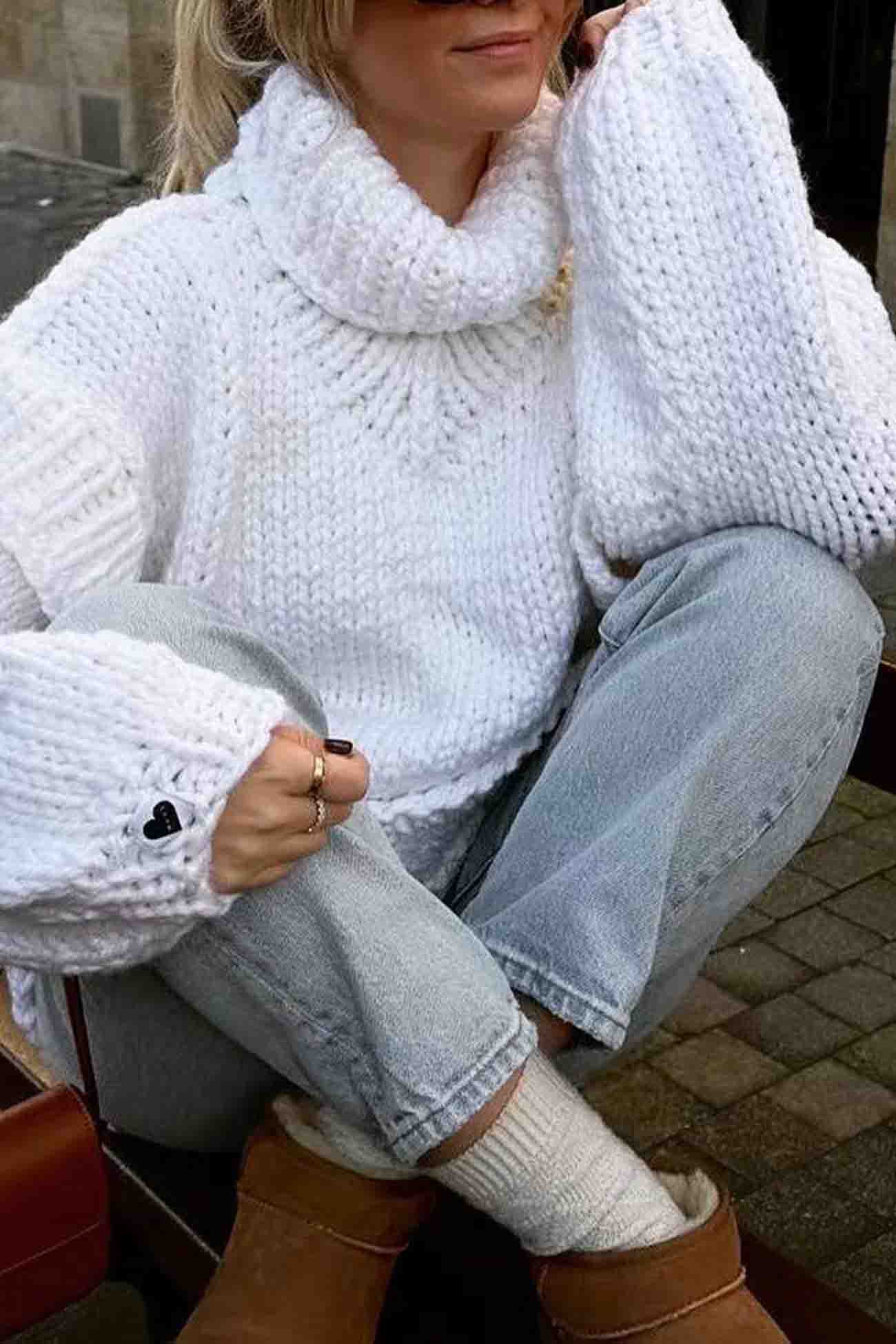 Carina® | Solid color sweater with long sleeves and a cowl neckline